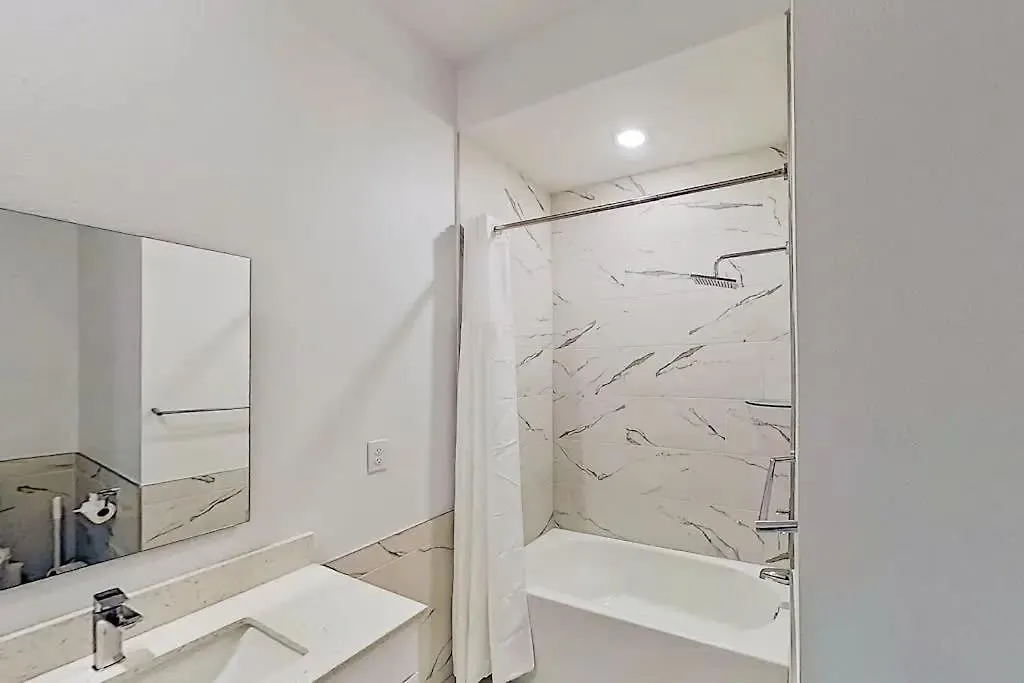 5 Bed Modern Family Home With Grill Davenport 0*,