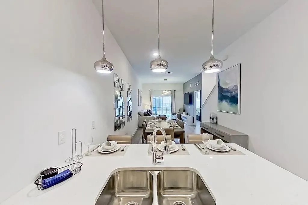 Villa 5 Bed Modern Family Home With Grill Davenport