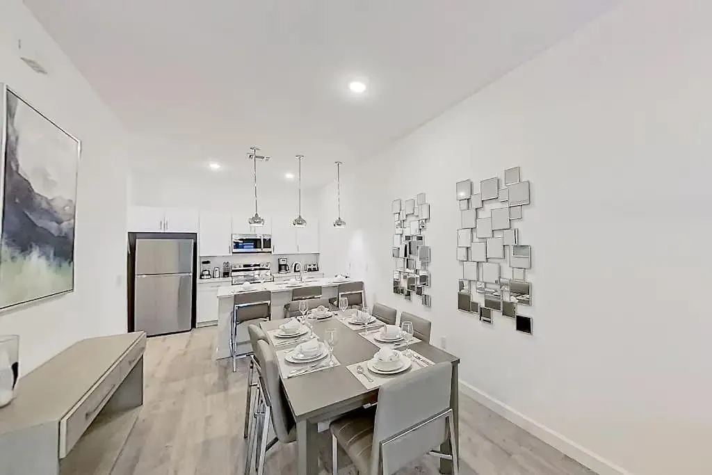 5 Bed Modern Family Home With Grill Davenport 0*,  United States